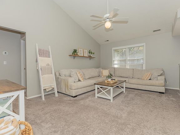 3rd image of 727 Sunflower Cir