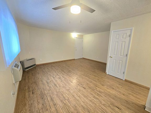 3rd image of 921 12th St APT 202