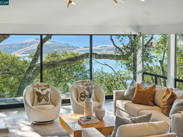 121 Tappan Ln, Orinda, CA 94563