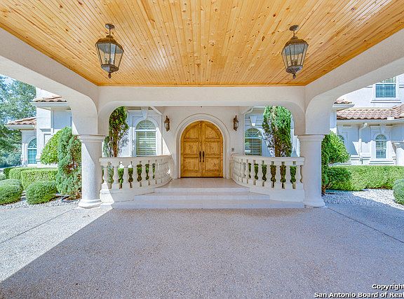 4th image of 42 Galleria Dr