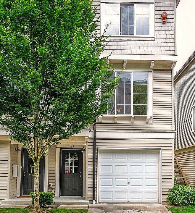 1st image of 18242 NE 96th Way Unit 104