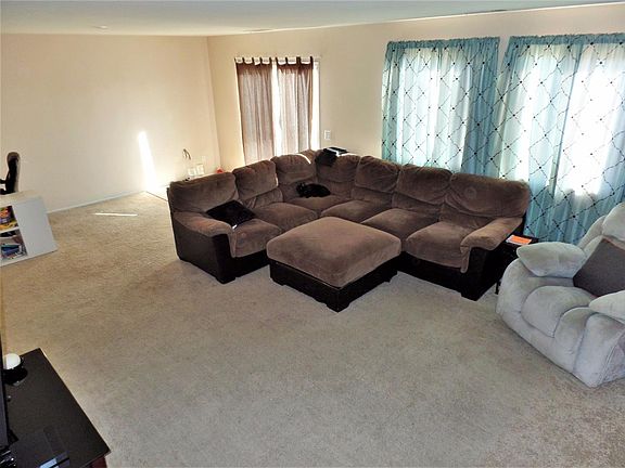 5th image of 16543 Jasmine St