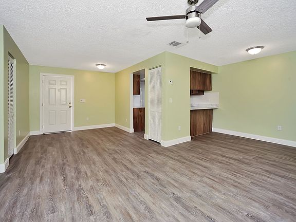 4th image of 1472 Croftwood Dr #1472