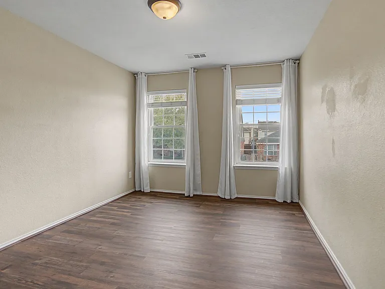 5016 Meridian Ln — Photo 28