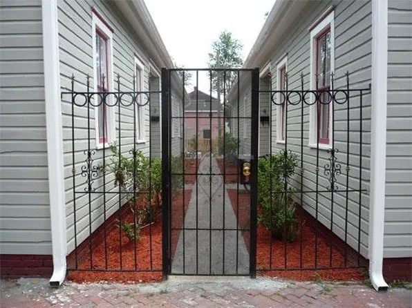 207 1/2 W 31st St, Savannah, GA 31401