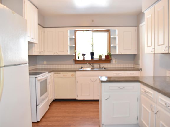 4th image of 15011 David Ave