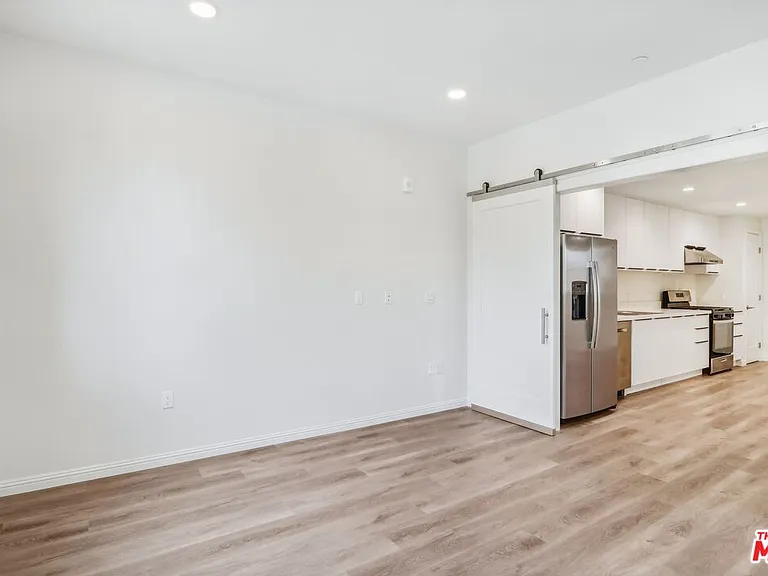 951 S Wilton Pl #204 — Photo 23