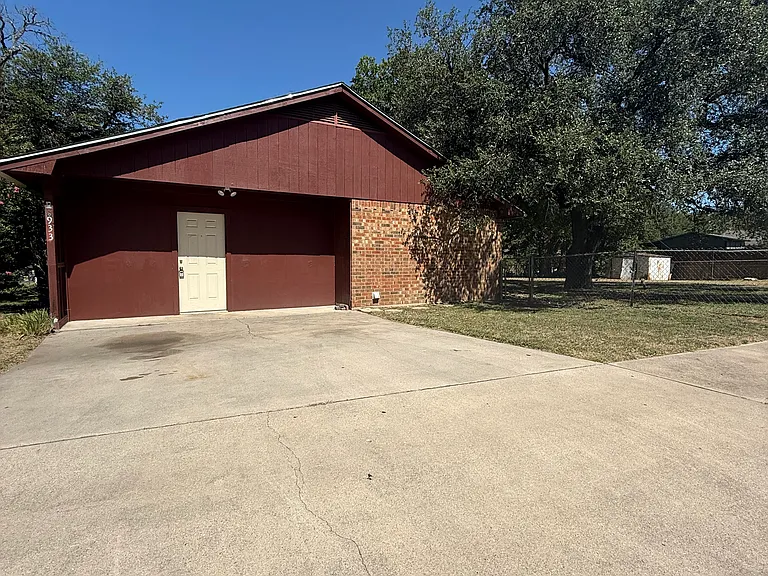 933 Edwards St — Photo 28