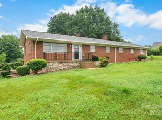2761 Highland Ave NE, Hickory, NC 28601
