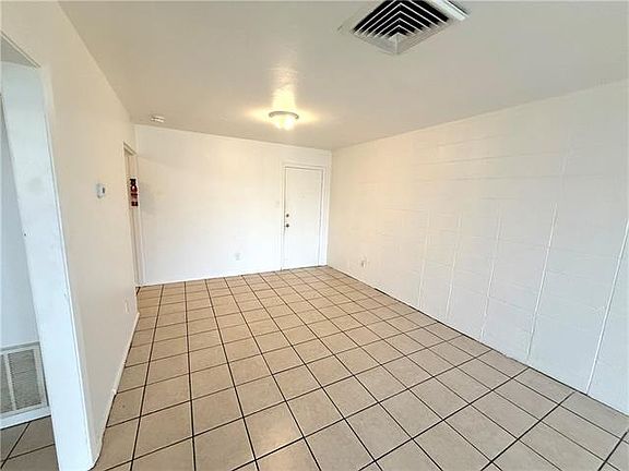 4th image of 3200 Belmont Pl APT J