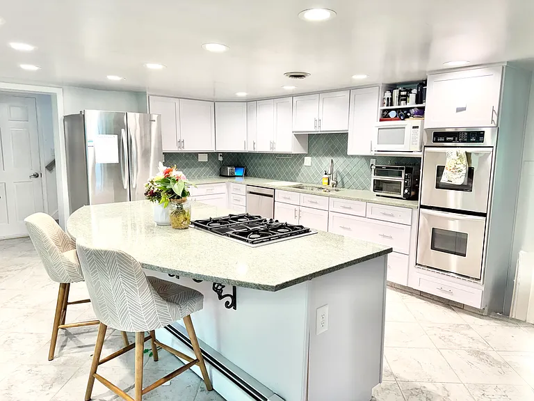 1430 Carrington Ln — Photo 11