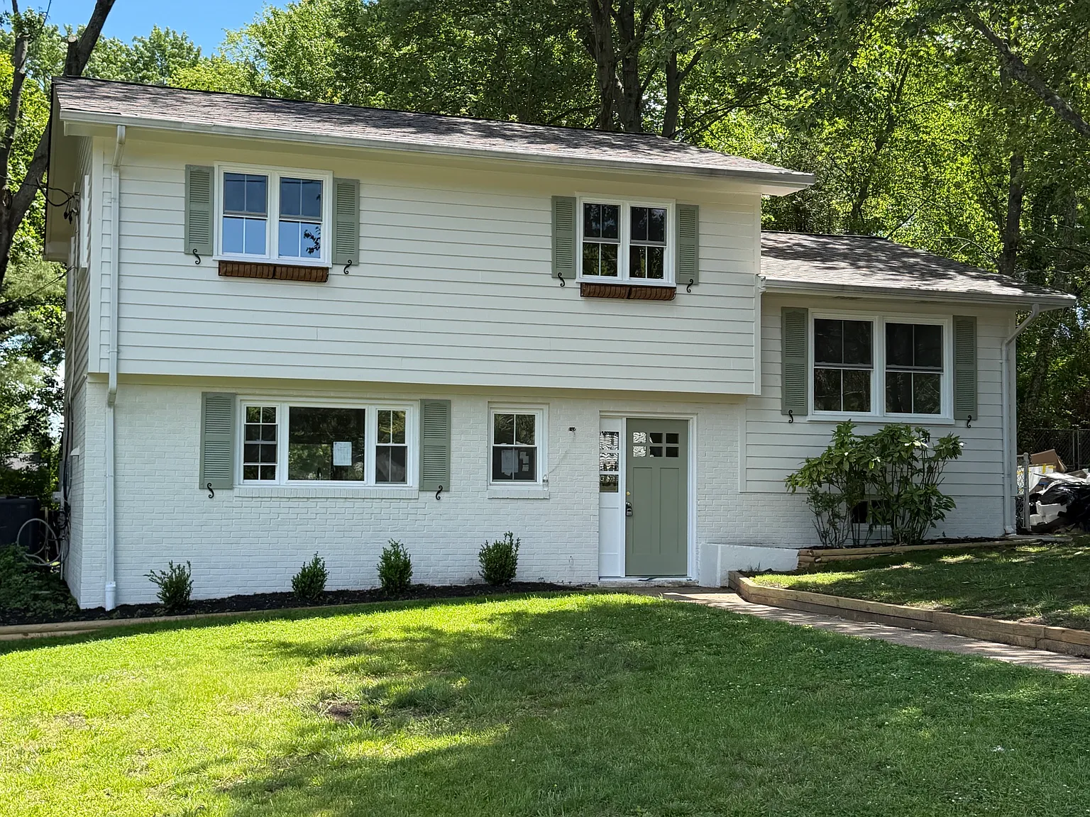 4 bed, 2022 sqft, $4,500 — Photo 2