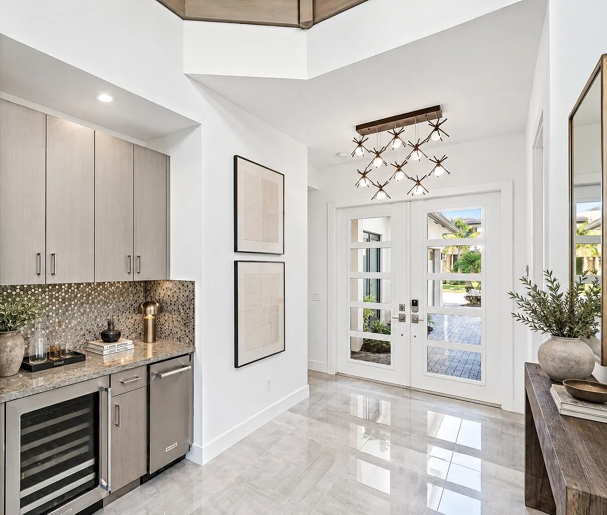 5 bed, 6.0 bath, 4724 sqft, $19,500 — Photo 3