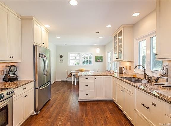 5th image of 5025 Southridge Ct