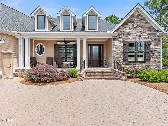 3rd image of 2563 Parkridge Drive