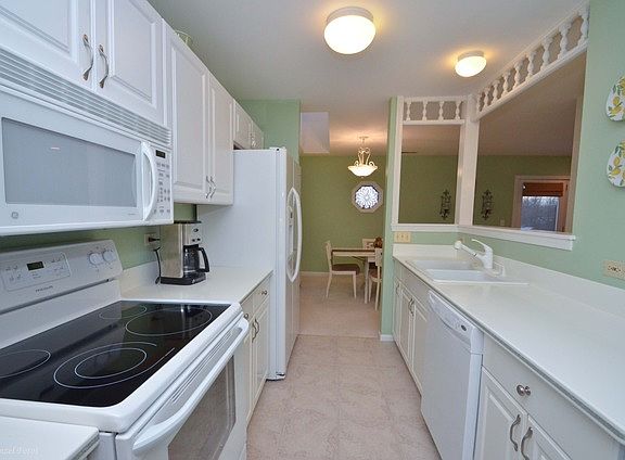 5th image of 871 Victoria Dr