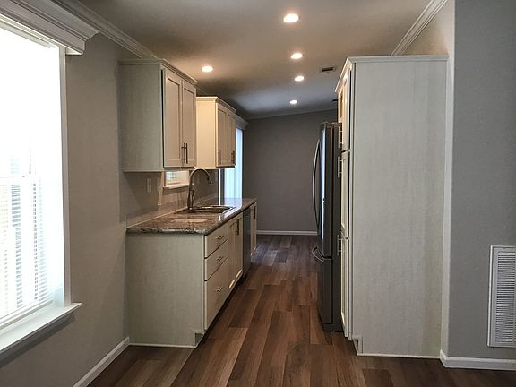 2nd image of 1124 Heritage Dr #61