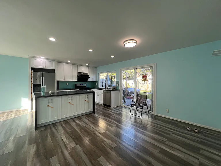 14902 Burnham Cir — Photo 3
