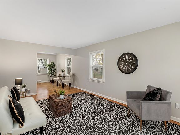 2nd image of 1517 W Farnum Ave