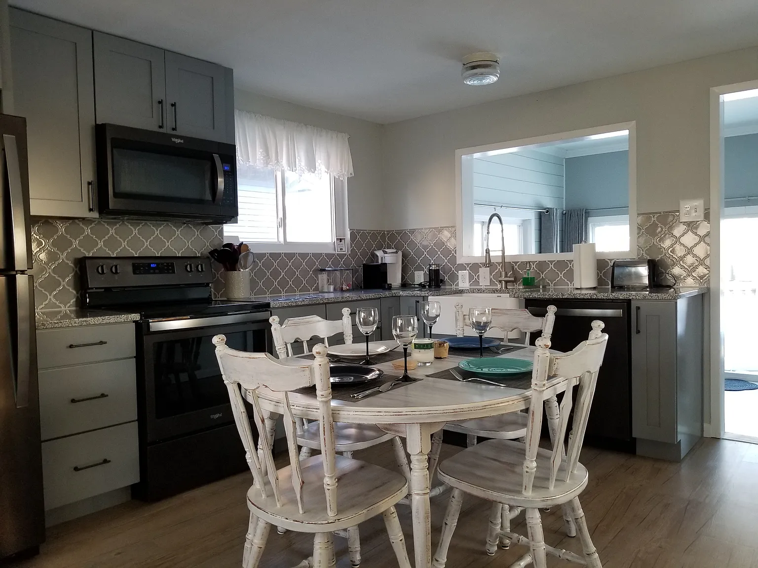 2 bed, 800 sqft, $1,700 — Photo 1