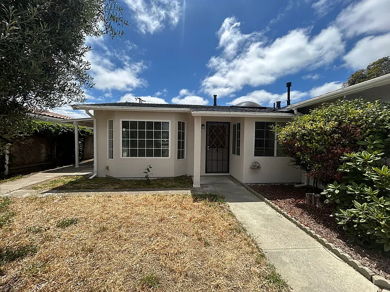 1430 Linwood Dr — Photo 3