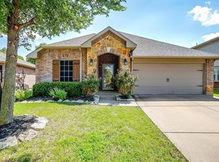 1347 Hillside Dr, Burleson, TX 76028