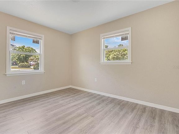 5th image of 239 S Marydell Ave