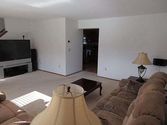 4th image of 1496 Eastmont Ave
