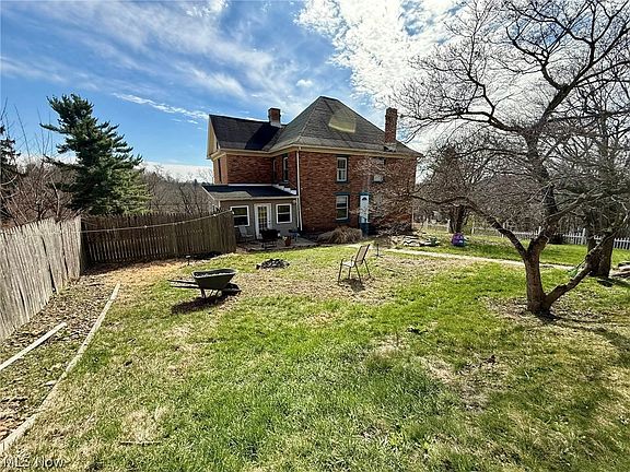 2nd image of 305 Gardendale St