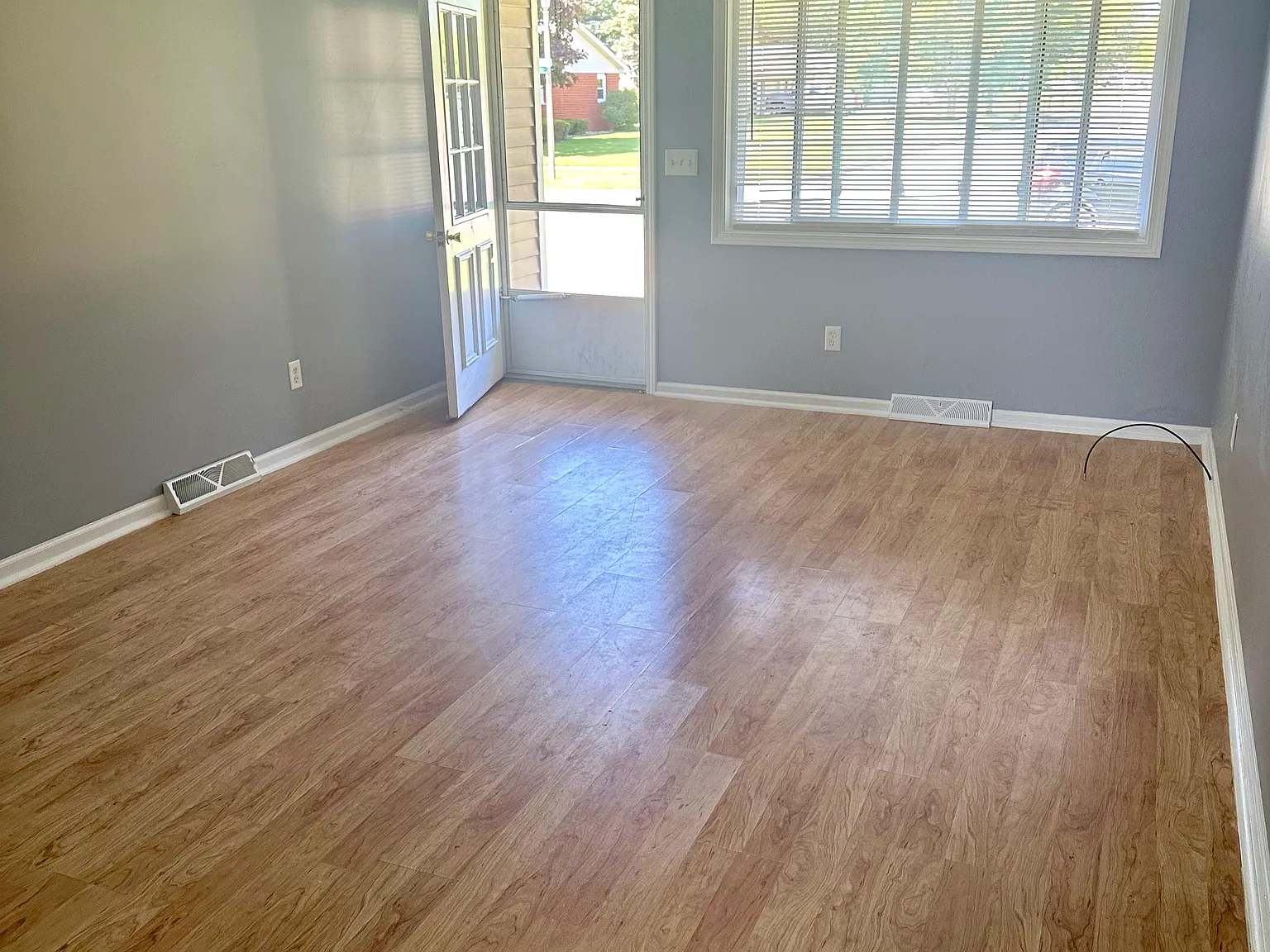 2 bed, 900 sqft, $1,100 — Photo 2
