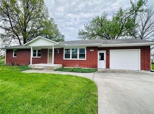 305 N 4th St, Stewartsville, MO 64490