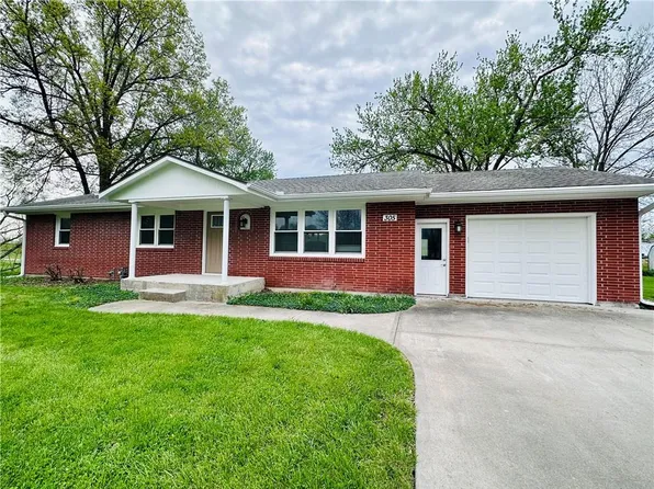 305 N 4th St, Stewartsville, MO 64490