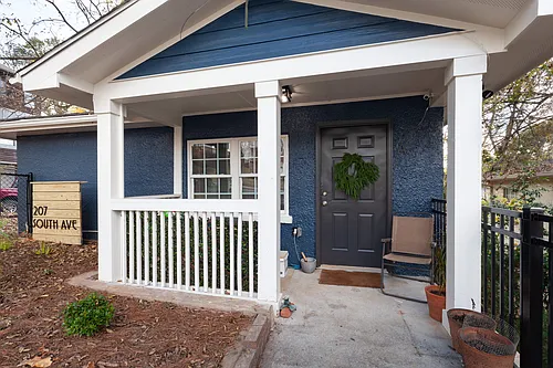 207 S Ave SE #A Photo 1