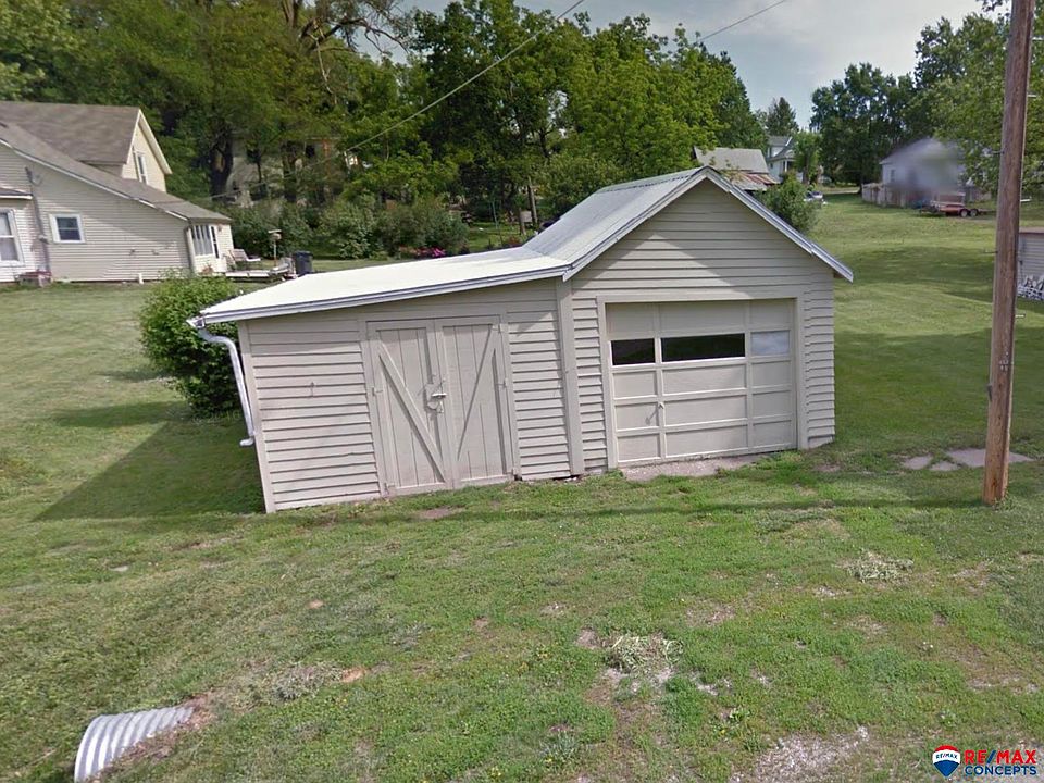 2nd image of 624 Dech St