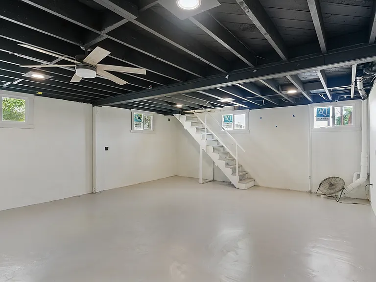 809 Water St — Photo 12