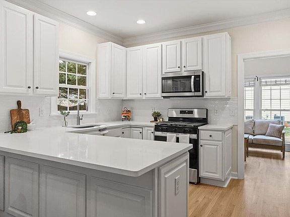 4th image of 3812 Covina Dr