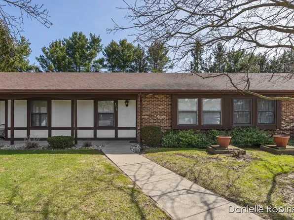 4515 Bekinshire Dr NW, Comstock Park, MI 49321