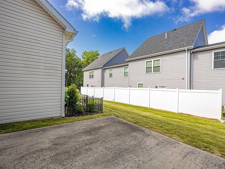 103 Red Oak Ln — Photo 45