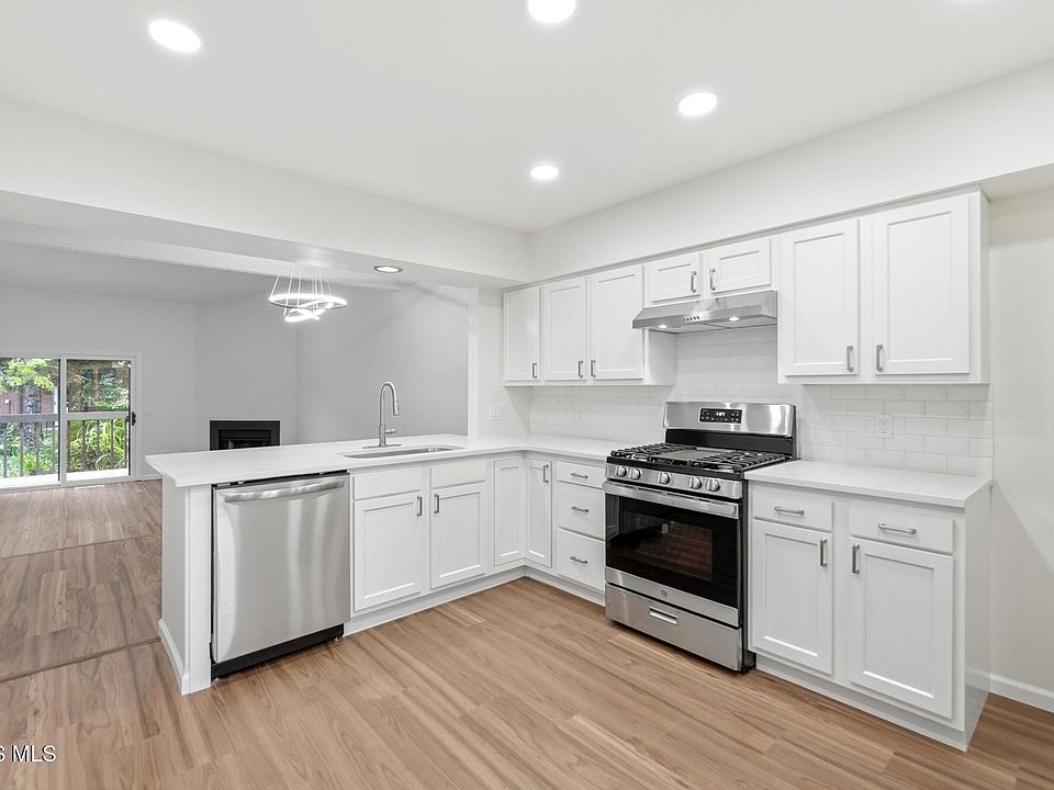 1st image of 7 Meadowpond Dr