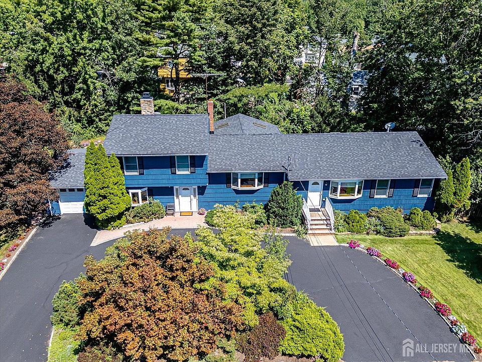1st image of 48 Frost Ave W