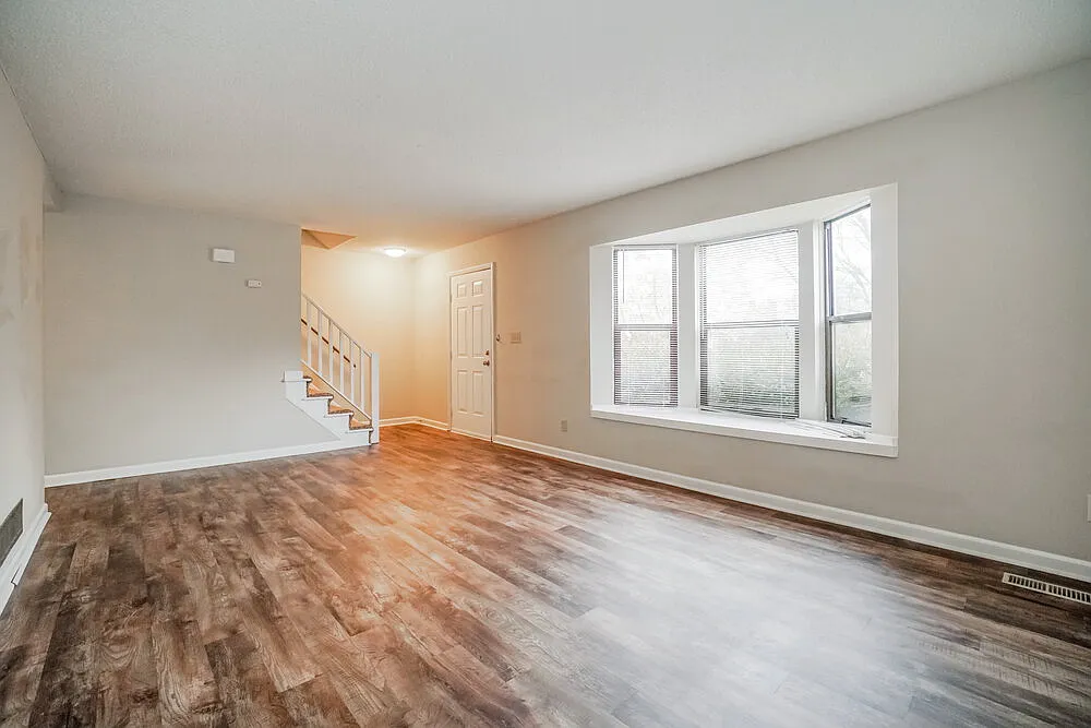 3 bed, 1.5 bath, 1728 sqft, $3,200 — Photo 4