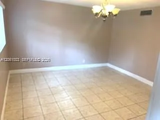 Center Court Condominium — Photo 4