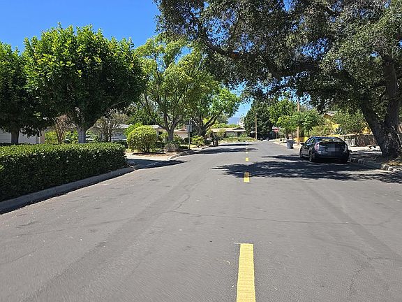 4th image of 3015 Rhodelia Ave