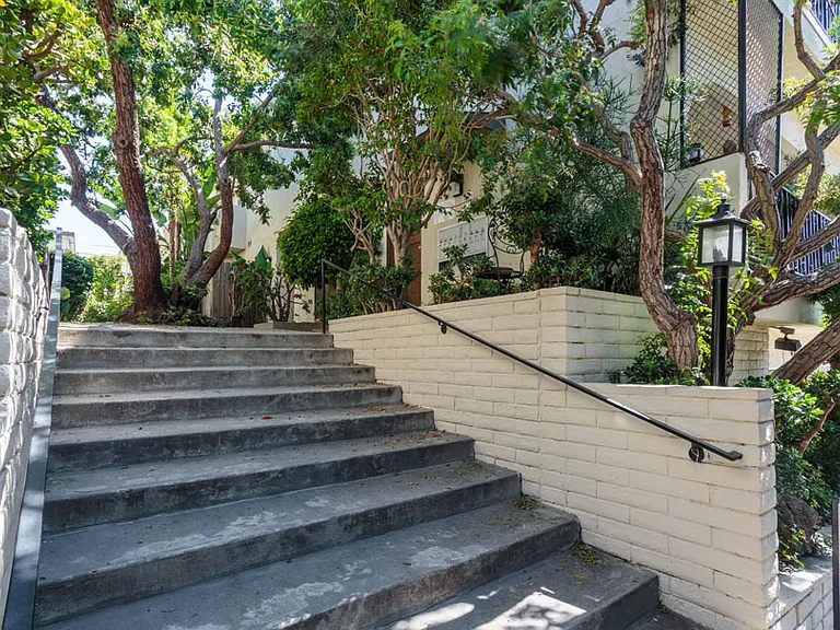 1324 Barry Ave #8 — Photo 10