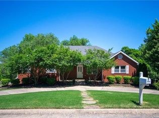 100 Lake Rd, Springdale, AR 72764