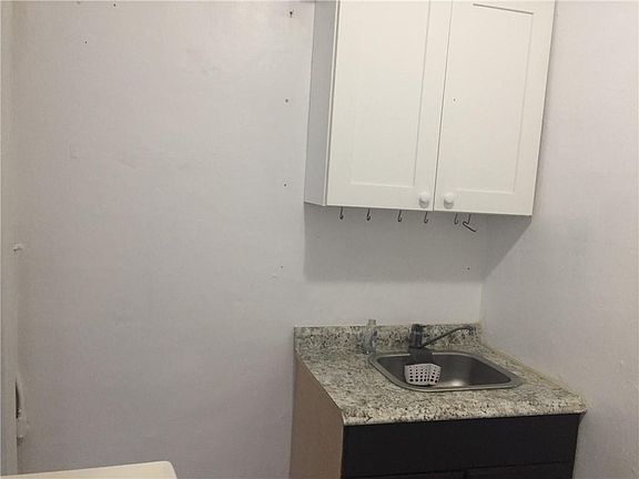 4th image of 340 NE 56th St