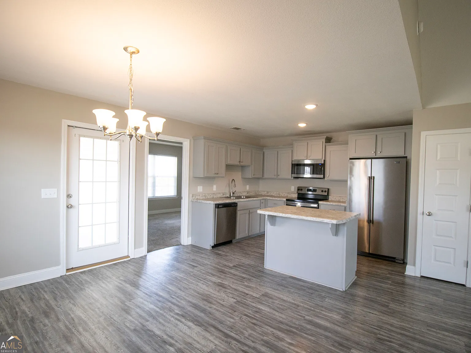 3 bed, 2.0 bath, 1406 sqft, $1,800 — Photo 3