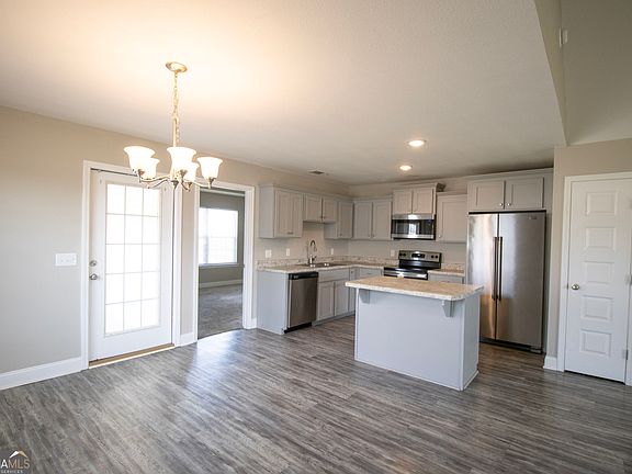 3rd image of 7051 White Pine Ave