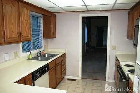 4th image of 302 Laurel Oak Ln