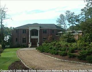 1st image of 811 Cavalier Dr